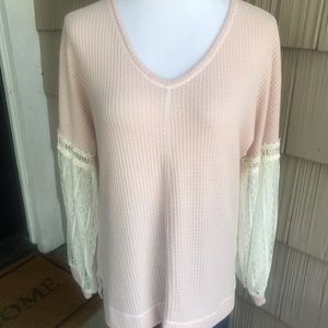 NWT Saints&Hearts blush vneck w/lace sleeve detail